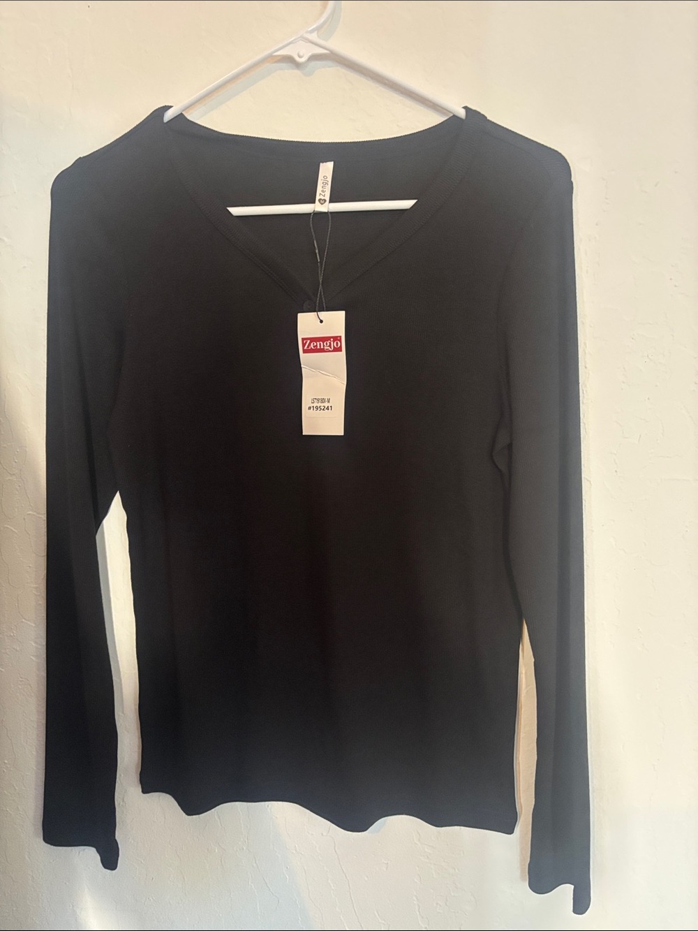 Women's Black V-Neck Long Sleeve Top